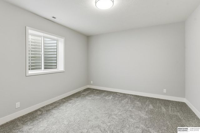 3633 S 219th Avenue, Omaha, NE 68022