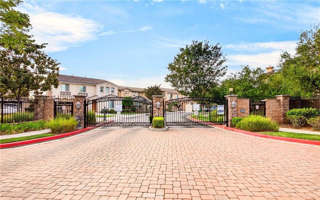 523 S Primrose, La Habra, CA 90631 — photo 2