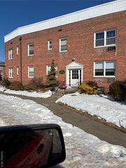 11 Park Place 2D, Rockville Centre, NY 11570