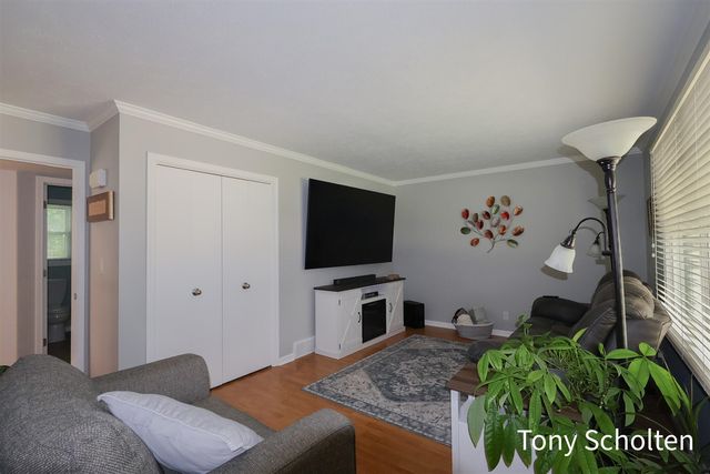 7537 Woodside Drive, Hudsonville, MI 49426
