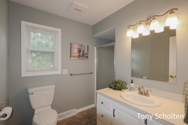 7537 Woodside Drive, Hudsonville, MI 49426