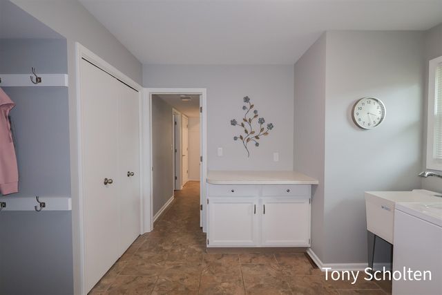 7537 Woodside Drive, Hudsonville, MI 49426