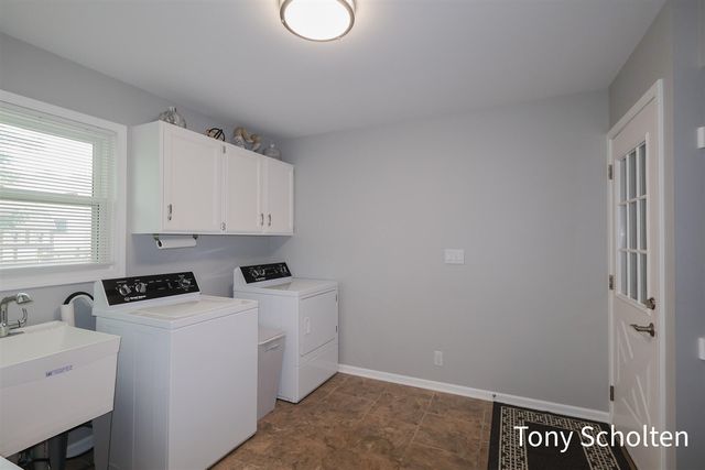 7537 Woodside Drive, Hudsonville, MI 49426