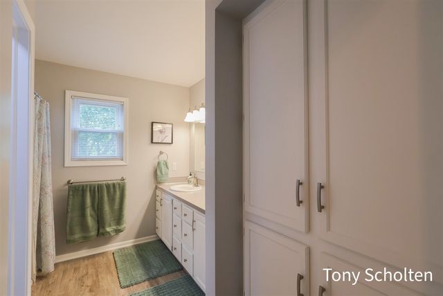 7537 Woodside Drive, Hudsonville, MI 49426