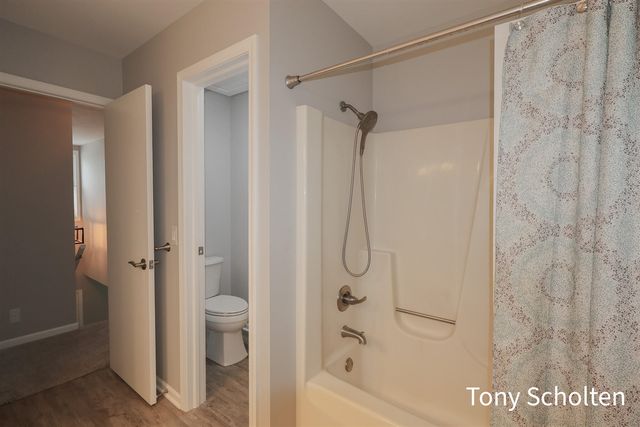 7537 Woodside Drive, Hudsonville, MI 49426
