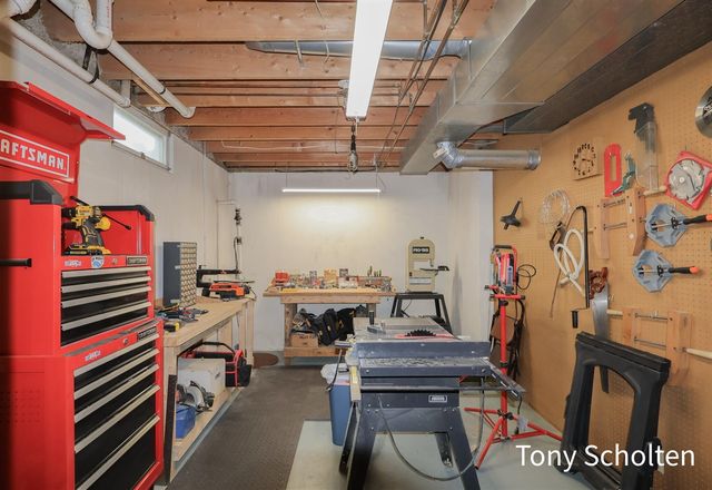 7537 Woodside Drive, Hudsonville, MI 49426