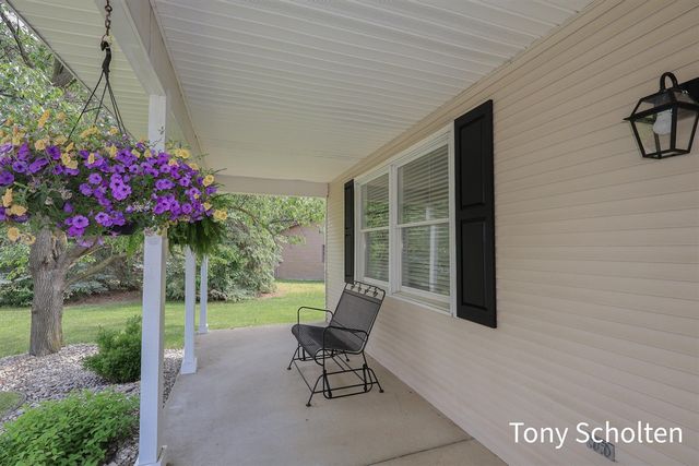 7537 Woodside Drive, Hudsonville, MI 49426