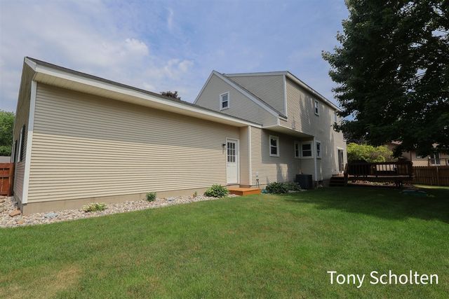 7537 Woodside Drive, Hudsonville, MI 49426