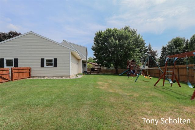 7537 Woodside Drive, Hudsonville, MI 49426
