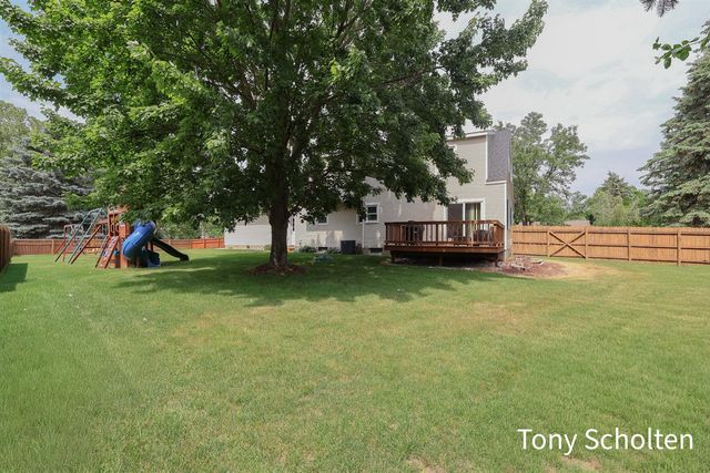7537 Woodside Drive, Hudsonville, MI 49426