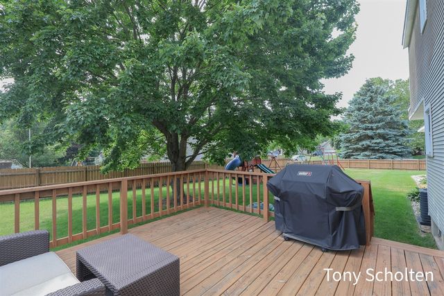 7537 Woodside Drive, Hudsonville, MI 49426