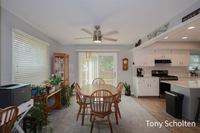 7537 Woodside Drive, Hudsonville, MI 49426