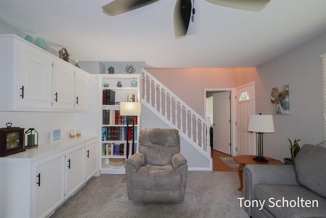 7537 Woodside Drive, Hudsonville, MI 49426