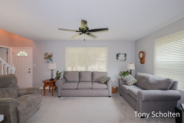 7537 Woodside Drive, Hudsonville, MI 49426