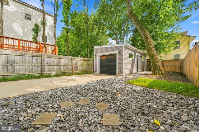 5703 EADS ST NE, Washington, DC 20019