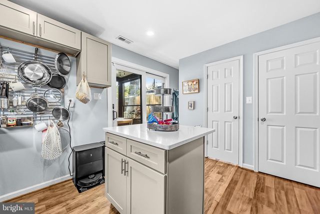 5703 EADS ST NE, Washington, DC 20019