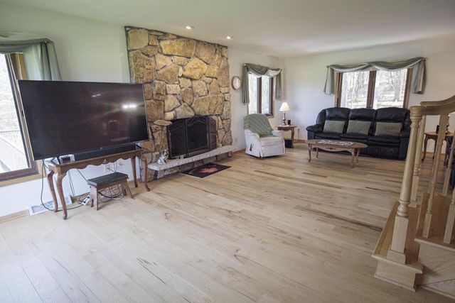 S46W35820 Meadows DRIVE, Dousman, WI 53118