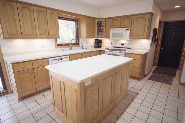 S46W35820 Meadows DRIVE, Dousman, WI 53118