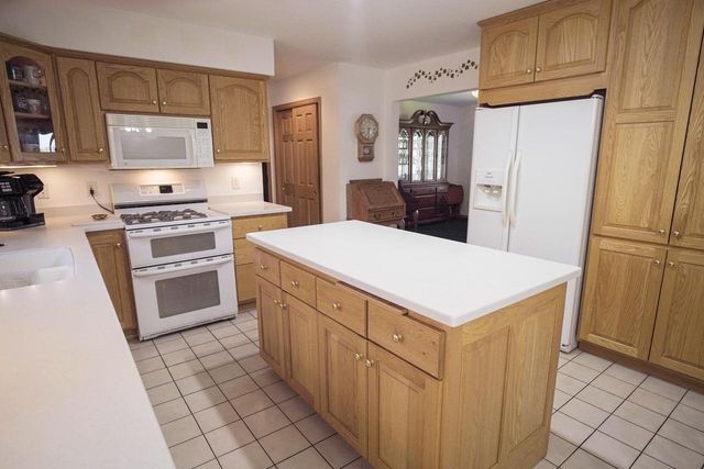 S46W35820 Meadows DRIVE, Dousman, WI 53118