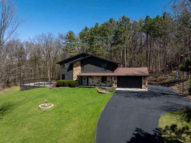 S46W35820 Meadows DRIVE, Dousman, WI 53118