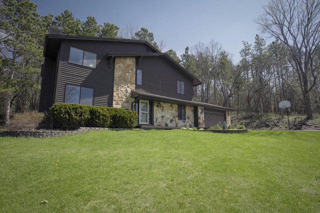 S46W35820 Meadows DRIVE, Dousman, WI 53118