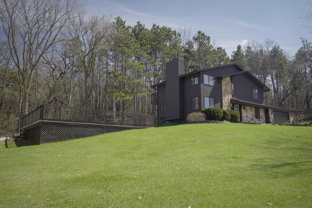 S46W35820 Meadows DRIVE, Dousman, WI 53118