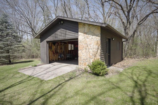 S46W35820 Meadows DRIVE, Dousman, WI 53118