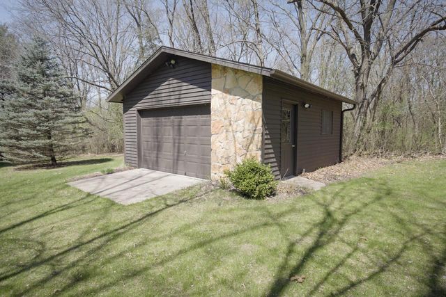 S46W35820 Meadows DRIVE, Dousman, WI 53118