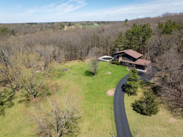 S46W35820 Meadows DRIVE, Dousman, WI 53118