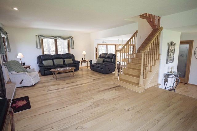 S46W35820 Meadows DRIVE, Dousman, WI 53118