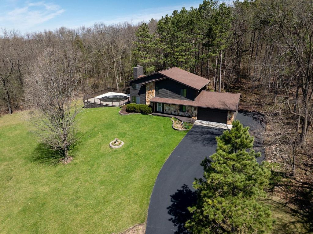 S46W35820 Meadows DRIVE, Dousman, WI 53118