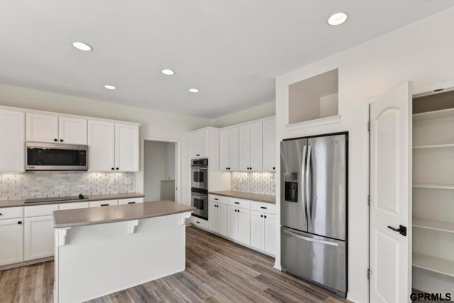 1419 S 195 Street, Omaha, NE 68130