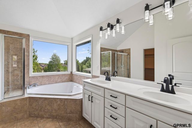 1419 S 195 Street, Omaha, NE 68130