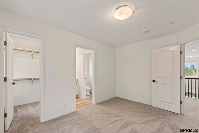 1419 S 195 Street, Omaha, NE 68130