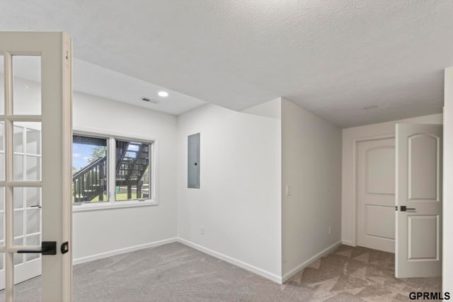 1419 S 195 Street, Omaha, NE 68130