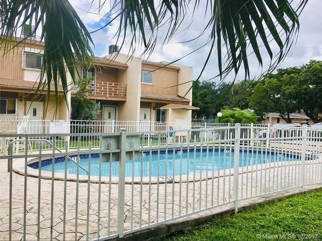 2831 Pierce Street, Hollywood, FL 33020