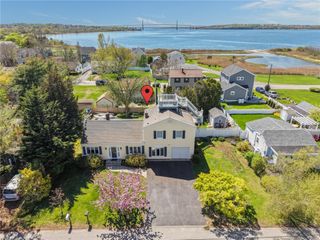 54 Canton Avenue, Portsmouth, RI 02871