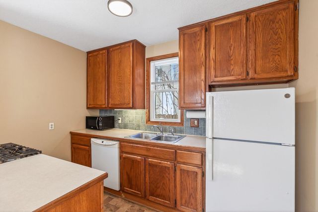 274 Wyoming Street E, Saint Paul, MN 55107