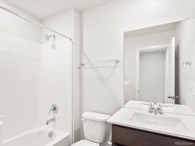 1600 Riverplace Dr 3, Windsor, CO 80550