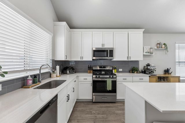 164 Appleberry LN, Elgin, TX 78621
