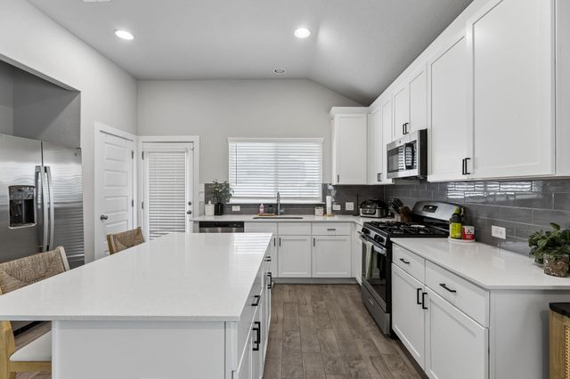 164 Appleberry LN, Elgin, TX 78621