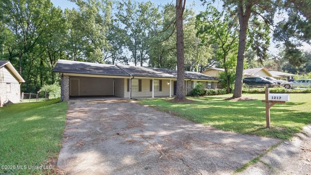 1217 Pineview Drive, Clinton, MS 39056