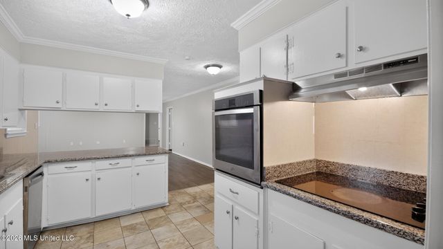 1217 Pineview Drive, Clinton, MS 39056
