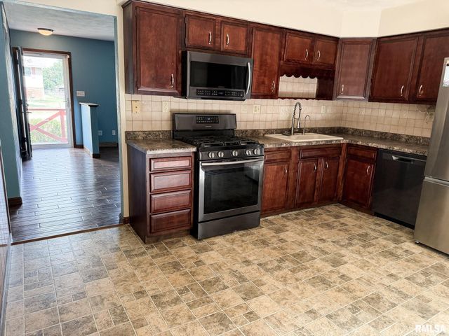 14 APPLE TREE Lane, East Peoria, IL 61611