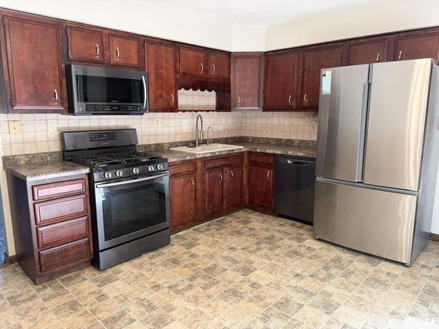 14 APPLE TREE Lane, East Peoria, IL 61611