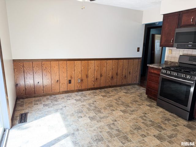 14 APPLE TREE Lane, East Peoria, IL 61611