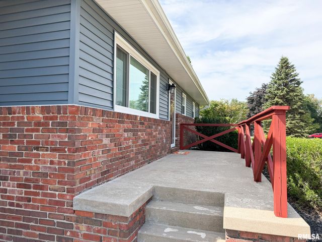 14 APPLE TREE Lane, East Peoria, IL 61611
