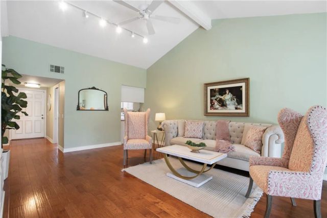 872 Pebble Beach, Upland, CA 91784
