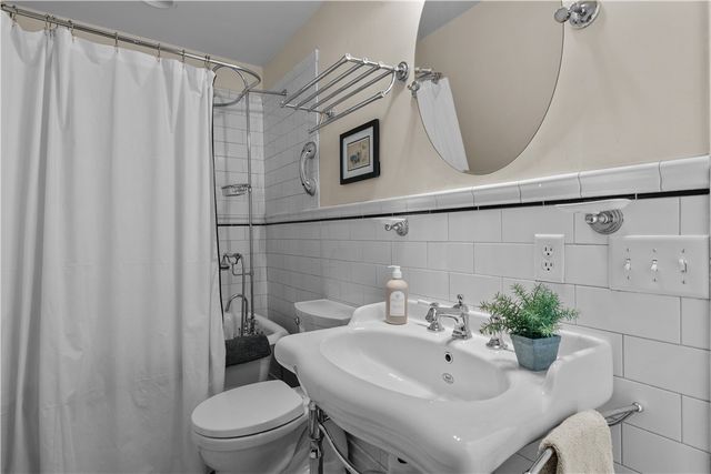 99 Coggeshall Avenue 2, Newport, RI 02840