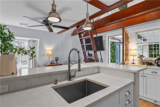 99 Coggeshall Avenue 2, Newport, RI 02840